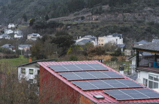 La nova normativa postapagada amplia el radi per compartir energia solar: de 2 a 5 km